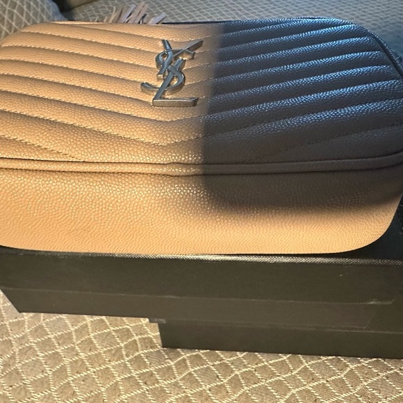 Beige Lou Mini YSL Camera Bag
100% Authentic, dust bag & box included - Picture 6 of 12